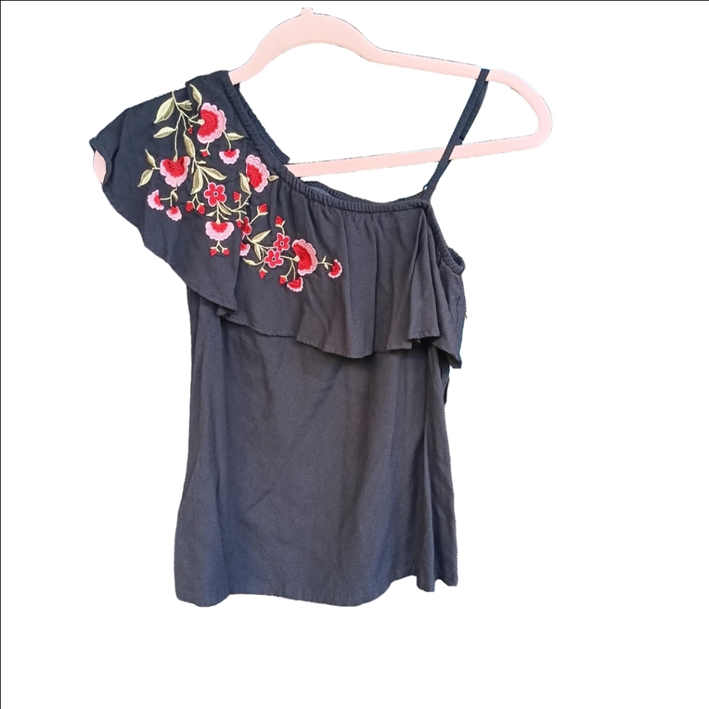Faballey One Shoulder Floral Embroidered Tee